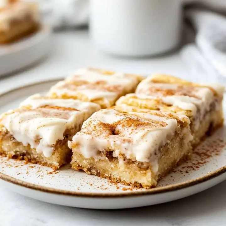 Cinnamon Roll Blondies